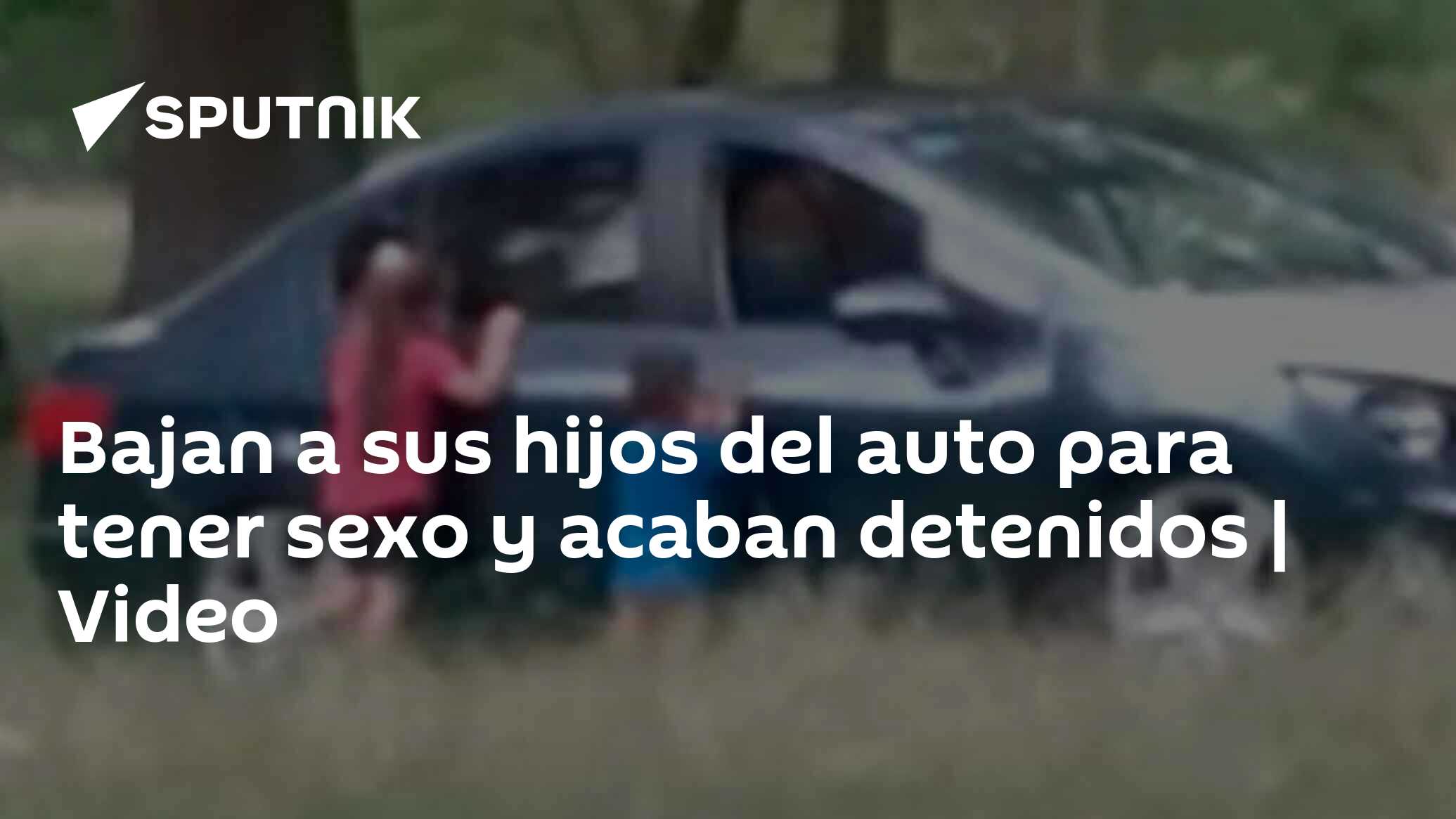 Bajan a sus hijos del auto para tener sexo y acaban detenidos | Video -  18.12.2021, Sputnik Mundo