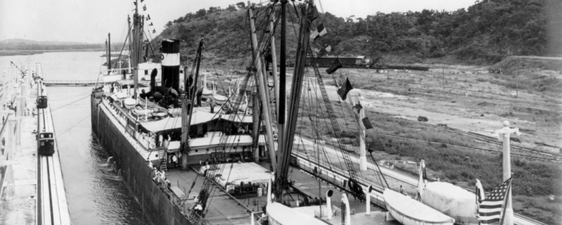El primer buque pasa por el Canal de Panamá - Sputnik Mundo, 1920, 09.07.2020
