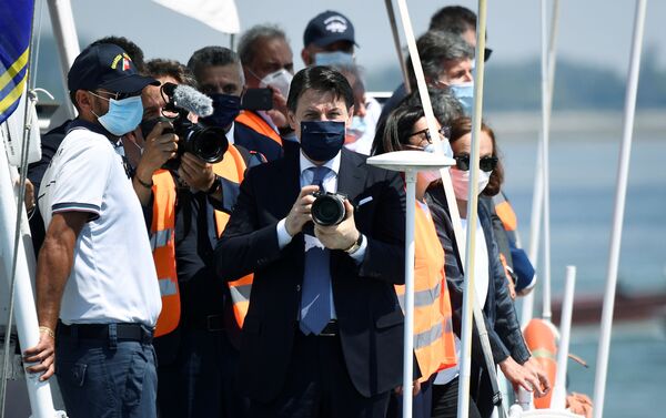 Giuseppe Conte participa en la prueba general del sistema de diques Moisés en Venecia - Sputnik Mundo