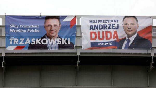 Carteles electorales de Andrzej Duda y Rafal Trzaskowski en Polonia - Sputnik Mundo