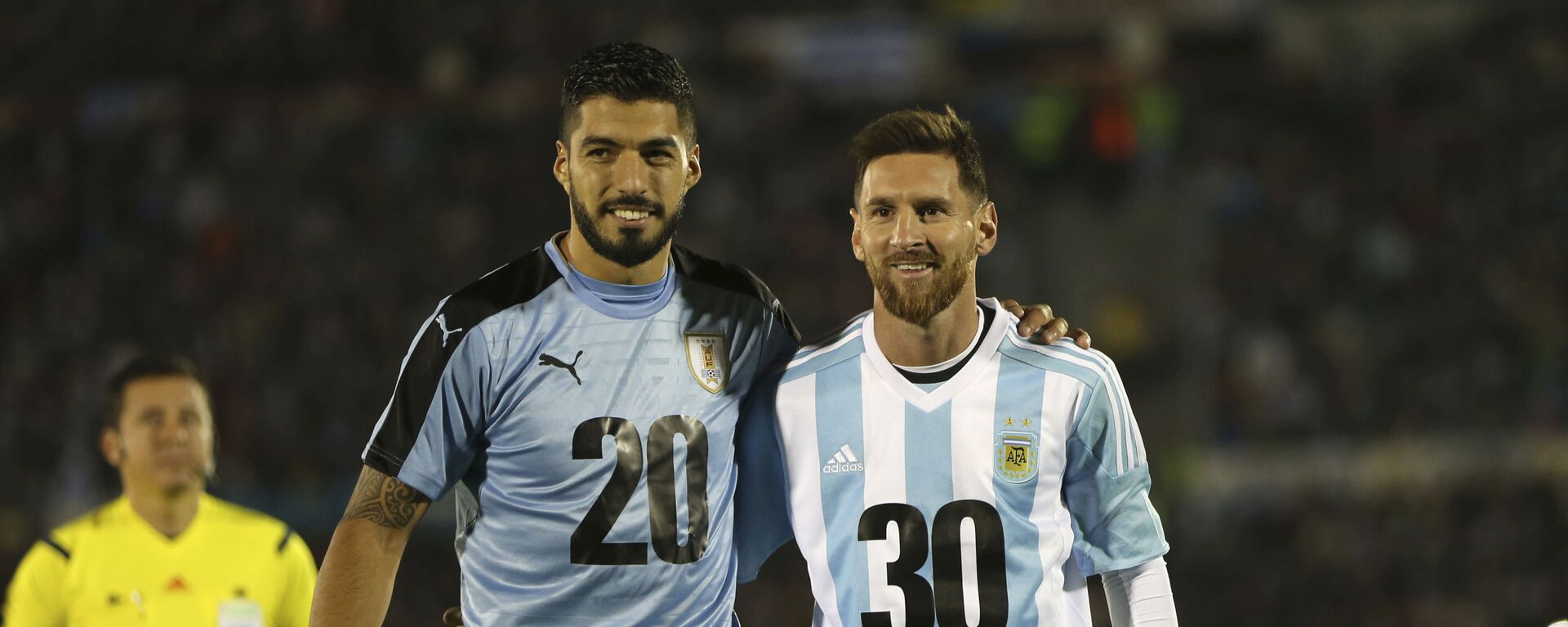 Los futbolistas Luis Suárez, de Uruguay, y Lionel Messi, de Argentina, promocionando la candidatura para el Mundial de 2030 - Sputnik Mundo, 1920, 01.04.2022