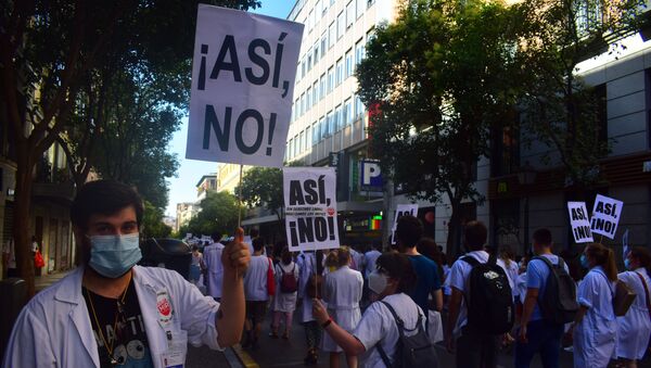 Los médicos residentes salen a la huelga en Madrid - Sputnik Mundo