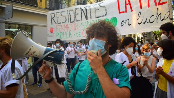 Los médicos residentes salen a la huelga en Madrid - Sputnik Mundo