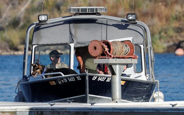 La búsqueda del cuerpo de la actriz Naya Rivera en el lago Piru - Sputnik Mundo