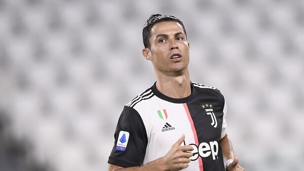 El futbolista portugués Cristiano Ronaldo jugando para la Juventus de Italia - Sputnik Mundo