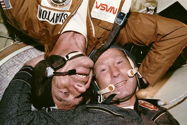 Soyuz-Apolo: 45 años de un apretón de manos espacial entre la URSS y EEUU

 - Sputnik Mundo
