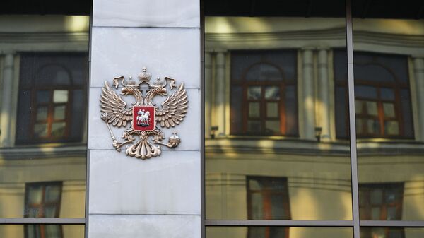 El escudo de Rusia en el edificio del Consejo de Federación ruso - Sputnik Mundo