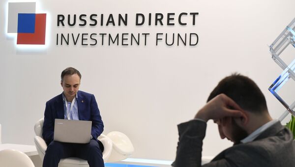 El logo del Fondo de Inversión de Rusia  - Sputnik Mundo