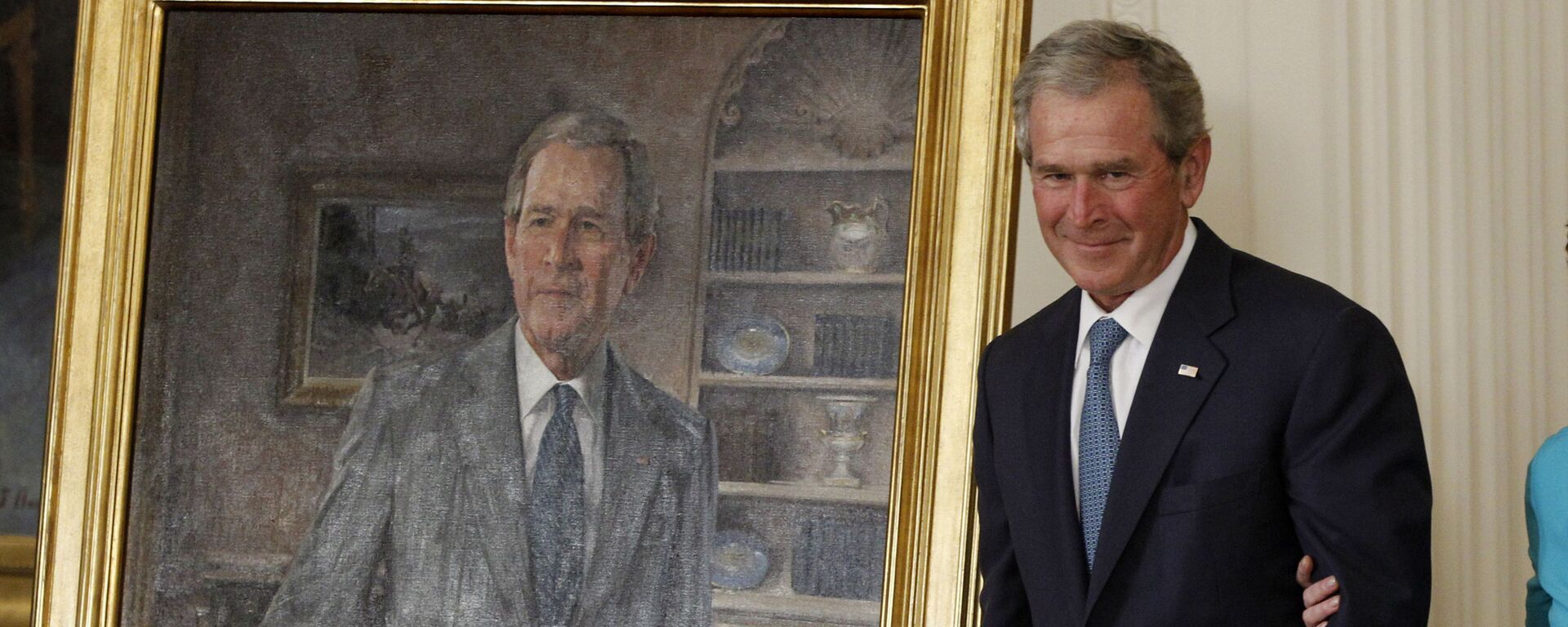 George W. Bush, expresidente de EEUU, durante la ceremonia de presentación de su retrato oficial en la Casa Blanca (2012) - Sputnik Mundo, 1920, 15.02.2024