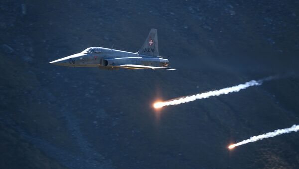 Un caza F-5 de la Fuerza Aérea suiza - Sputnik Mundo
