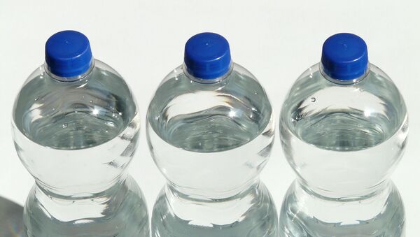 Unas botellas de agua, referencial - Sputnik Mundo