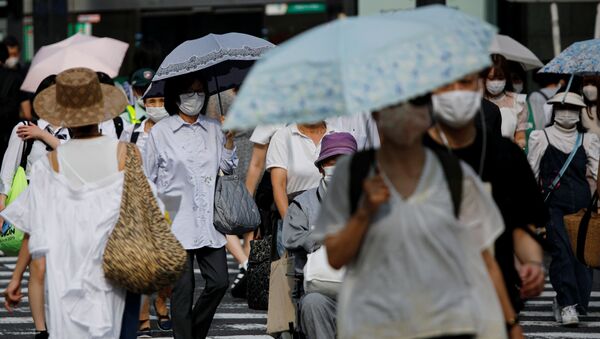Gente con mascarillas durante brote de coronavirus en Japón - Sputnik Mundo