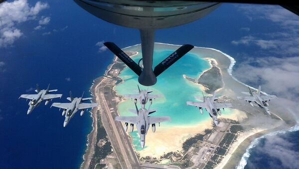 Cazas F/A-18C sobrevuelan la isla Wake - Sputnik Mundo