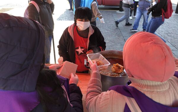 Las organizaciones reclaman el reconocimiento del trabajo voluntario en los barrios populares - Sputnik Mundo
