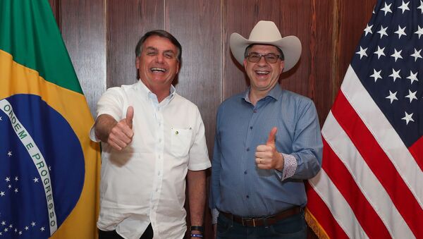 Jair Bolsonaro, presidente de Brasil, y Todd Chapman, embajador de EEUU - Sputnik Mundo