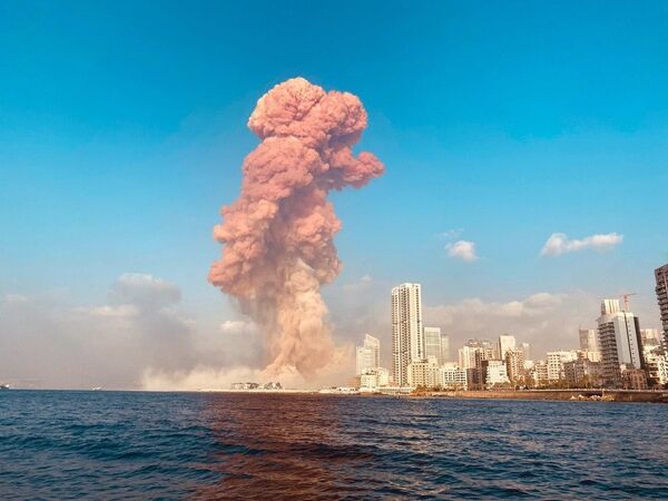 La explosión en el puerto que sacudió todo Beirut - Sputnik Mundo