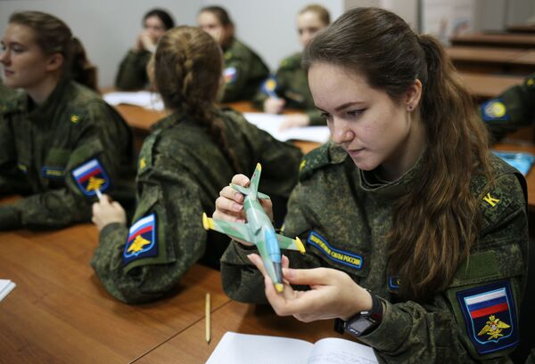 ¿Sexo débil? Las futuras pilotos de las Fuerzas Aeroespaciales rusas rompen estereotipos

 - Sputnik Mundo