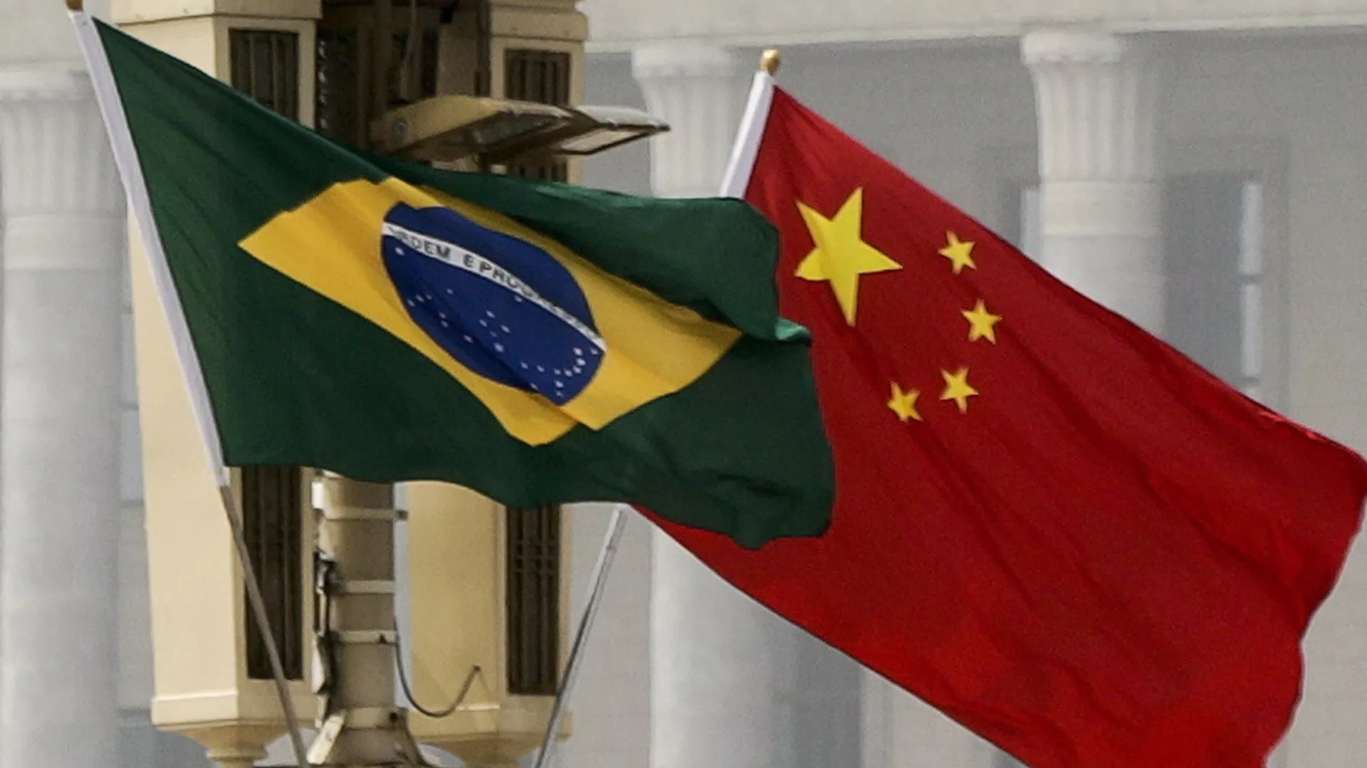 Banderas de Brasil y China - Sputnik Mundo, 1920, 02.08.2024