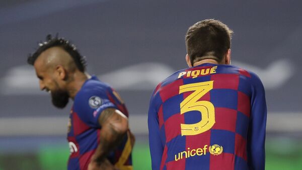 El defensa del FC Barcelona Gerard Piqué, dcha. - Sputnik Mundo