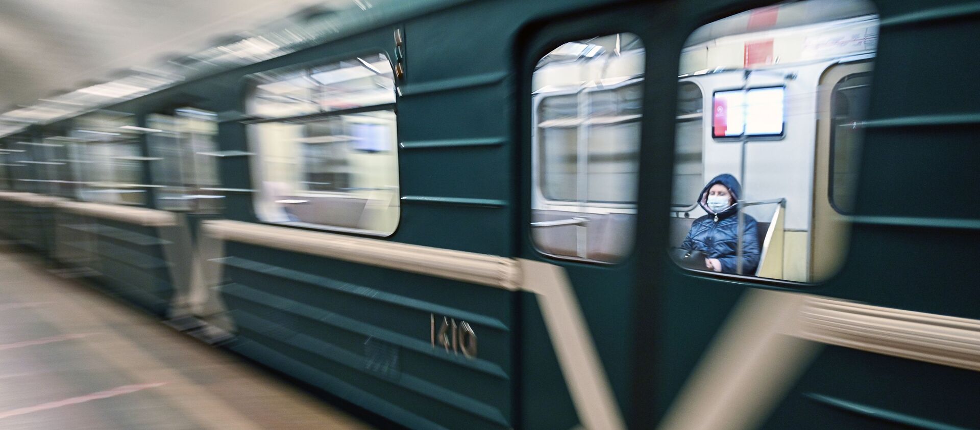 Un tren en el metro de Moscú - Sputnik Mundo, 1920, 12.01.2021