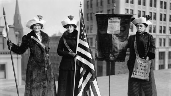 Foto de las sufragistas estadounidenses tomada entre 1910 y 1915  - Sputnik Mundo