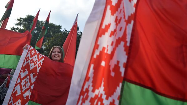 Una marcha de los seguidores de Alexandr Lukashenko en Bielorrusia - Sputnik Mundo