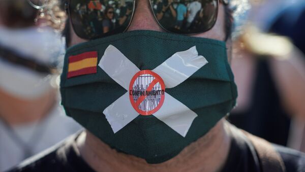 Una protesta contra medidas de confinamiento en España - Sputnik Mundo