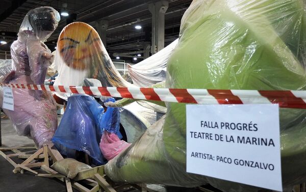 Una falla almacenada en Valencia tras la cancelación del festejo - Sputnik Mundo