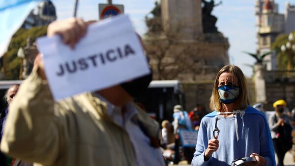 Manifestantes en contra de la reforma judicial propuesta por el Gobierno de Alberto Fernández - Sputnik Mundo