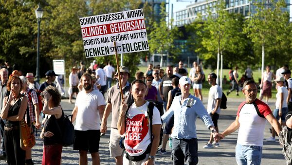 Las protestas contra medidas de COVID-19 en Berlín, Alemania - Sputnik Mundo