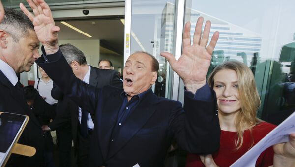 Ex primer ministro italiano, Silvio Berlusconicon su hija Barbara - Sputnik Mundo
