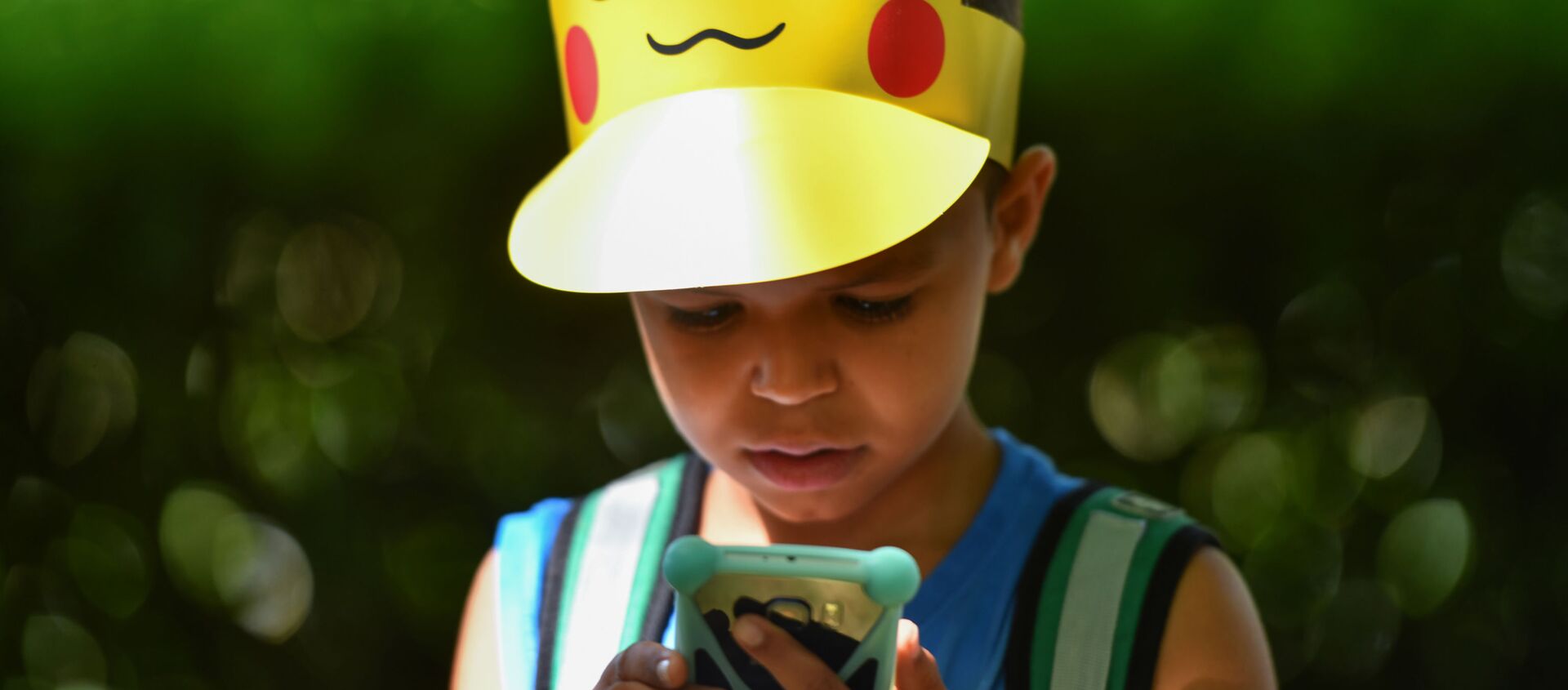 Un niño jugando a Pokémon Go - Sputnik Mundo, 1920, 05.09.2020