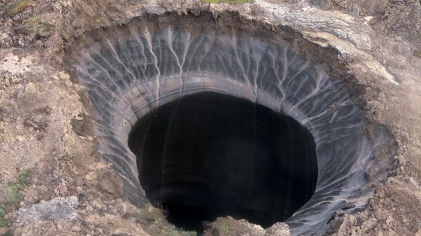 Un cráter masivo en la península de Yamal - Sputnik Mundo