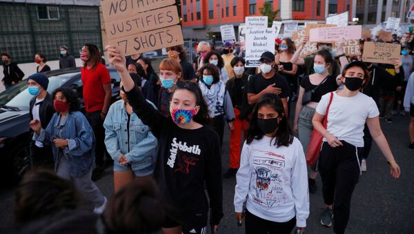 Una protesta en apoyo a Jacob Blake en Boston - Sputnik Mundo