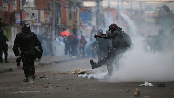 Disturbios en Bogotá, Colombia, tras la muerte de un abogado a manos de la Policía - Sputnik Mundo