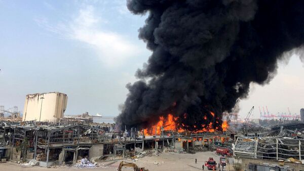 El incendio en el puerto de Beirut - Sputnik Mundo