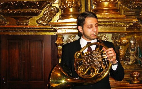 Tigrán Ter-Minasyan toca el corno francés - Sputnik Mundo