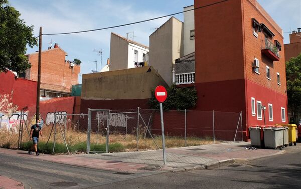 Edificios y descampado en el barrio de Vallecas (Madrid) - Sputnik Mundo