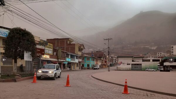 Ceniza del volcán Sangay en Ecuador - Sputnik Mundo