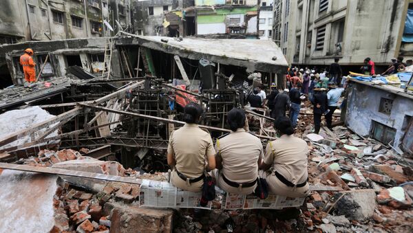 Derrumbe de un edificio en Bhiwandi, en la periferia de Bombay - Sputnik Mundo