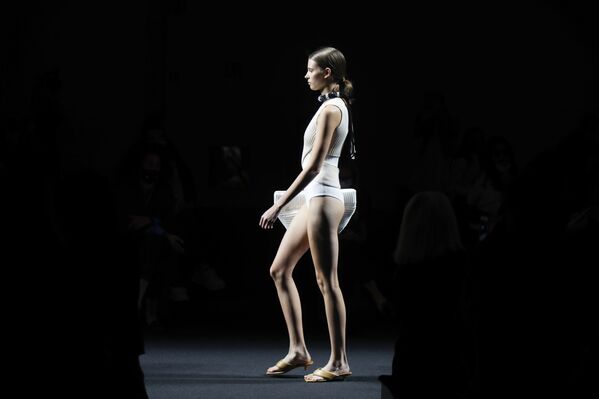 Las tendencias de la Semana de la Moda más atípica de Milán - Sputnik Mundo