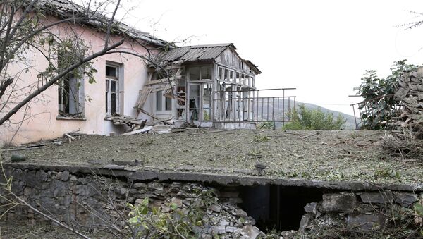 Consecuencias de ataques azeríes en Nagorno Karabaj - Sputnik Mundo