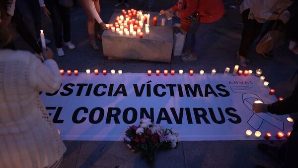 Vigilia por las víctimas del coronavirus en Madrid - Sputnik Mundo