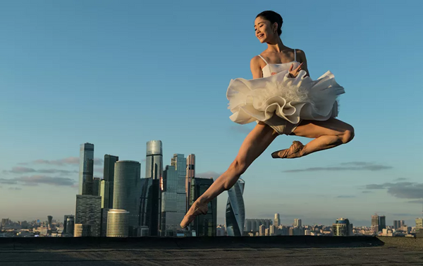 Foto de Valeri Mélnikov presentada en la exposición 'Ballet y arquitectura' - Sputnik Mundo