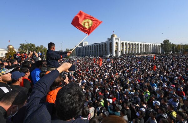 Disturbios en la capital de Kirguistán: ¿elecciones sucias?

 - Sputnik Mundo