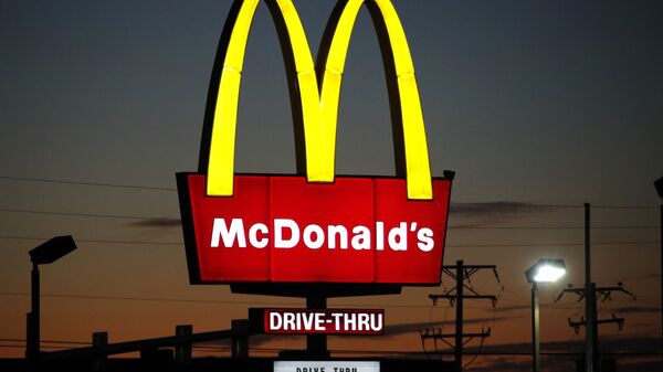 Logo de la cadena de restaurantes de comida rápida McDonald's - Sputnik Mundo