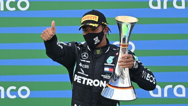 Lewis Hamilton celebra su victoria en el Gran Premio de Eifel, Nurburg, Alemania, el 11 de octubre. - Sputnik Mundo