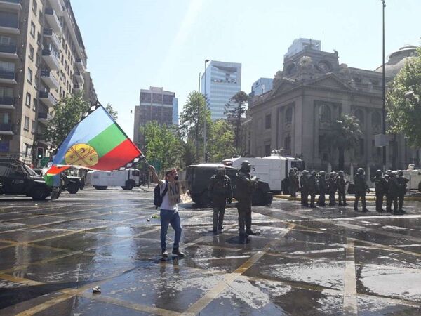 Marcha por la lucha mapuche y el 12 de octubre en Chile - Sputnik Mundo