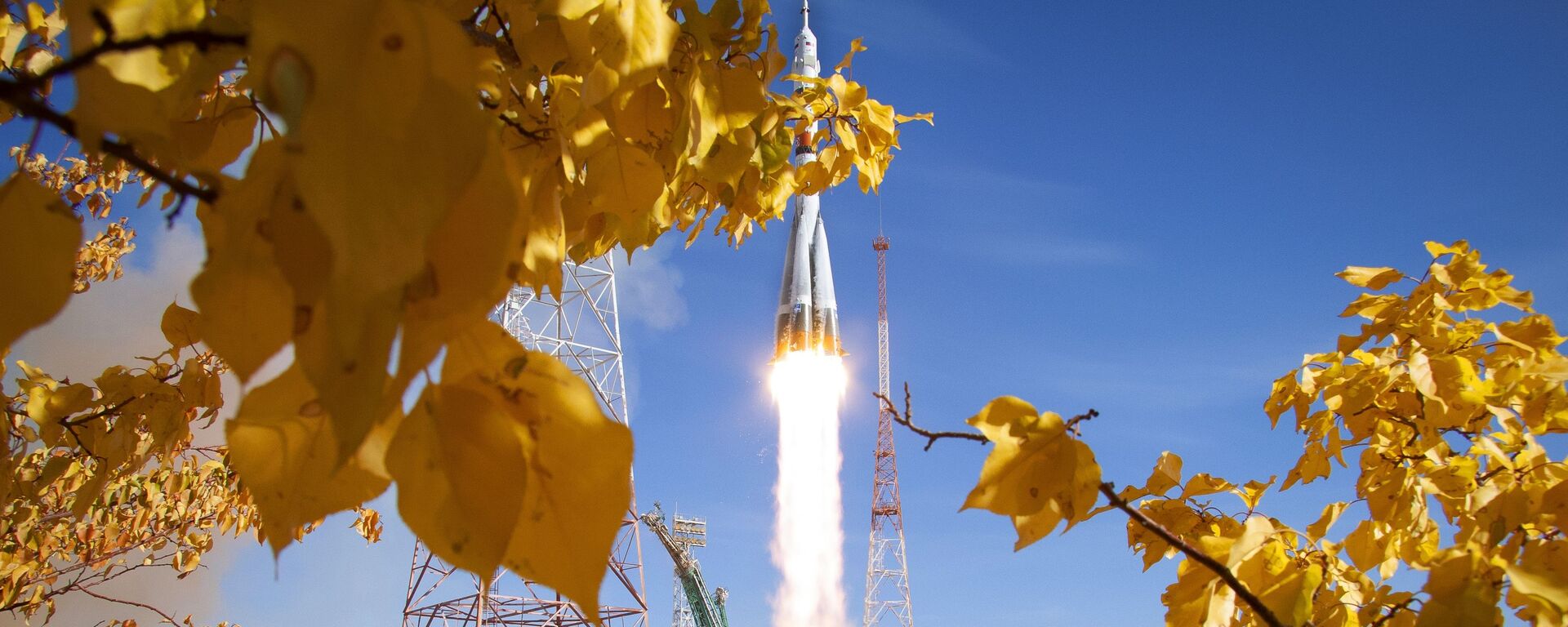 El lanzamiento del Soyuz 2.1a con el Soyuz MS-17 desde el Cosmódromo de Baikonur, el 14 de octubre de 2020 - Sputnik Mundo, 1920, 17.04.2021
