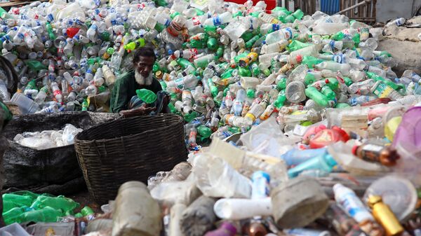 Recolección de plástico en Bangladés  - Sputnik Mundo